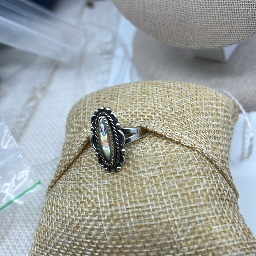 🌵 Vintage Sterling Silver Navajo-Style Abalone Ring - Size 5 - Picture 2 of 13